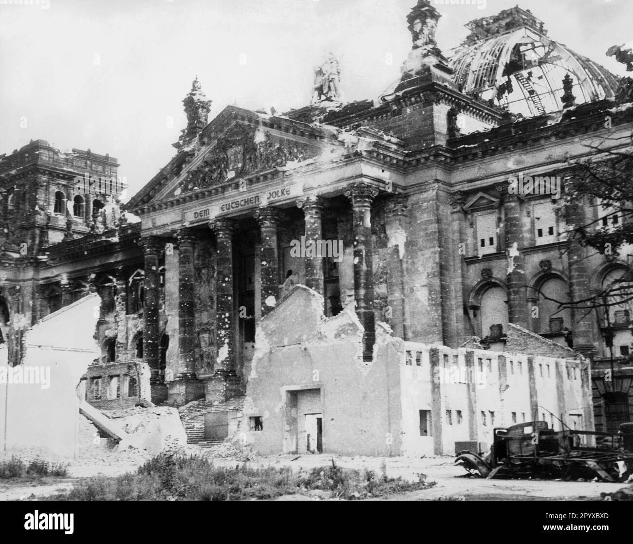 Blick auf den zerstörten Reichstag. [Maschinelle Übersetzung] Stockfoto