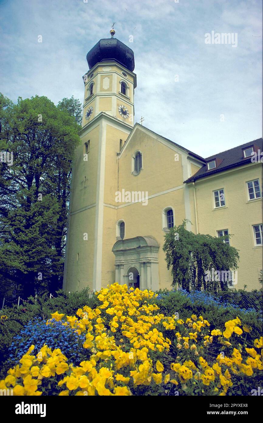 Das Augustinerkloster Bernried am Starnbergsee wurde 1121 gegründet. Nur die Kirche und ein Flügel des Klosterviertels sind von der Anlage erhalten. (Foto ohne Datum) Stockfoto