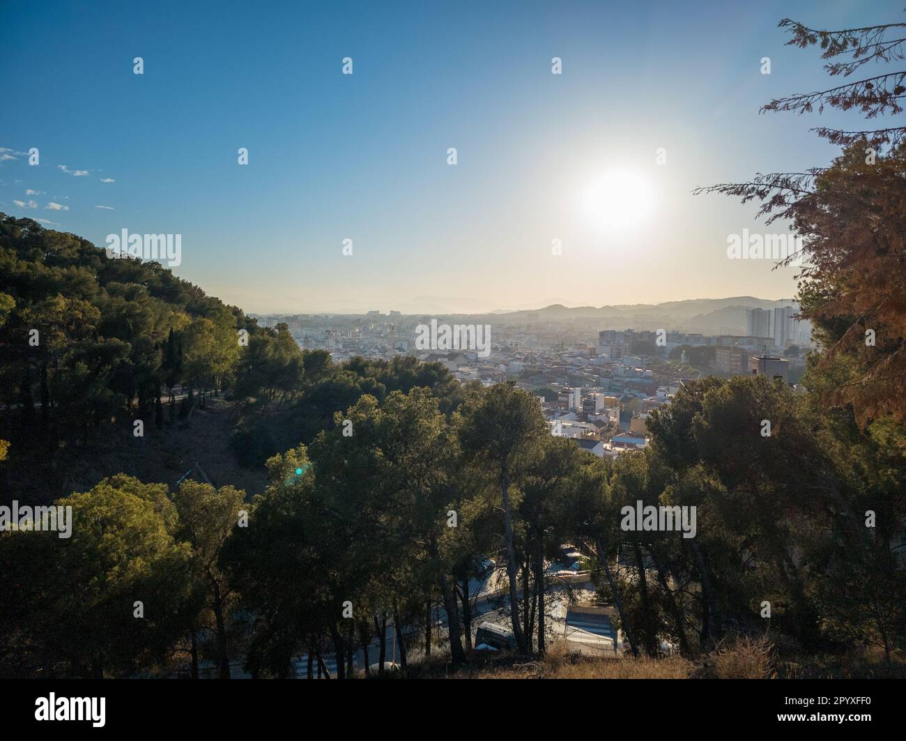 Ein Luftblick auf die Stadt Malaga vom Mount Gibralfaro in Spanien Stockfoto