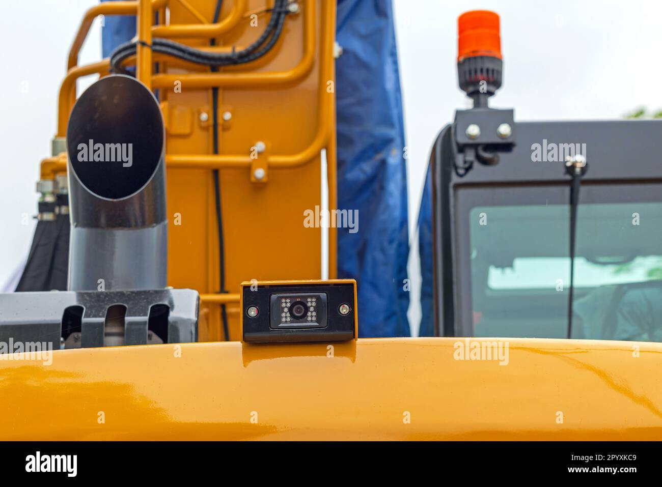 Rückfahrkamera mit Infrarot-LED in Schutzbox bei Construction Machinery Stockfoto