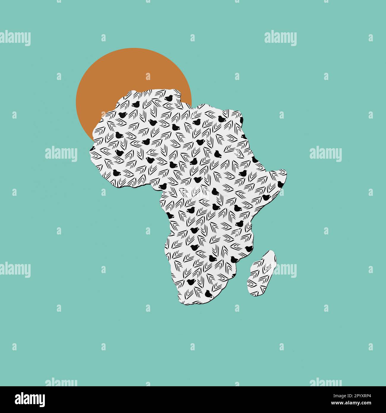 Die Silhouette afrikas besteht aus einem schwarz-weiß gemusterten Papier vor einem braunen Kreis, der eine aufgehende Sonne darstellt, und einem blassgrünen Hintern Stockfoto