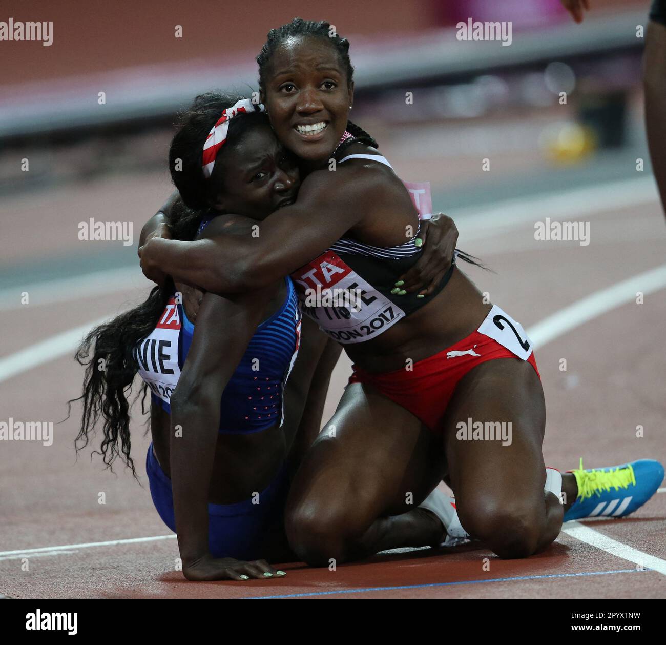 Dateifoto von 2017 - Tori Bowie aus den USA, unten auf der Rennstrecke, Gewinner der Damen 100m. IAAF Leichtathletik-Weltmeisterschaft 2017 in London. - Der amerikanische Springer und Langspringer Tori Bowie, dreifache Olympiasiegerin und zweifache Weltmeisterin im Leichtathletik, ist laut ihrem Agenten mit 32 Jahren gestorben. Bowie wurde zu Hause in Florida tot aufgefunden und dass die Todesursache noch nicht bekannt ist. Foto: Giuliano Bevilacqua/ABACAPRESS.COM Stockfoto