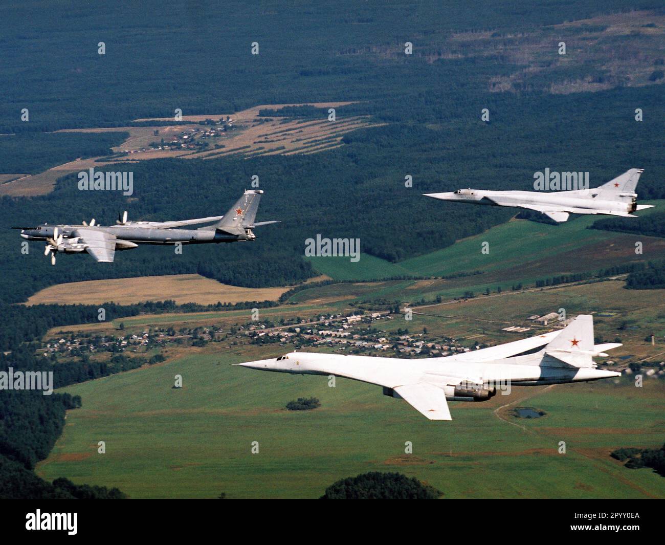 Tupolev TU-95 (Russisch: Туполев Ту-95; NATO-Berichtsname: 'Bär') ist eine große, viermotorige Turboprop-betriebene strategische Bomber- und Raketenplattform. Stockfoto
