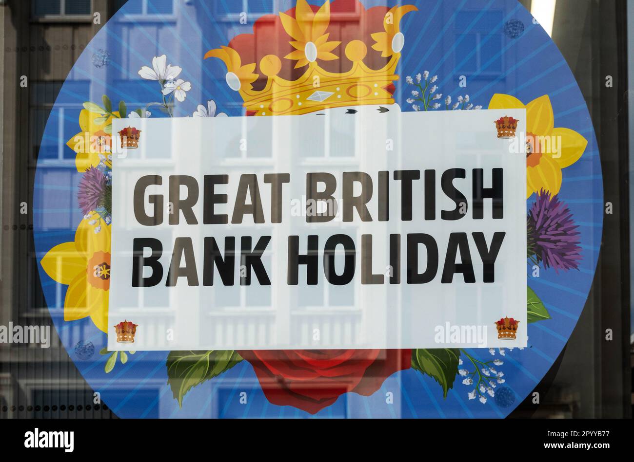 Ein großes britisches Feiertagsschild, eine Erinnerung an Karl III. Krönung, Liverpool Stockfoto