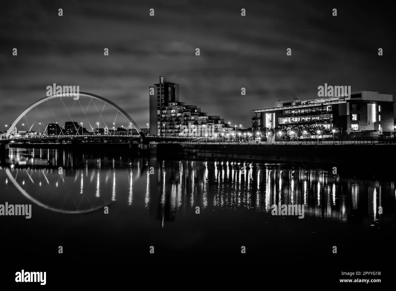 Der Clyde Arc, auch bekannt als Squinty Bridge, Glasgow, Schottland, Vereinigtes Königreich Stockfoto