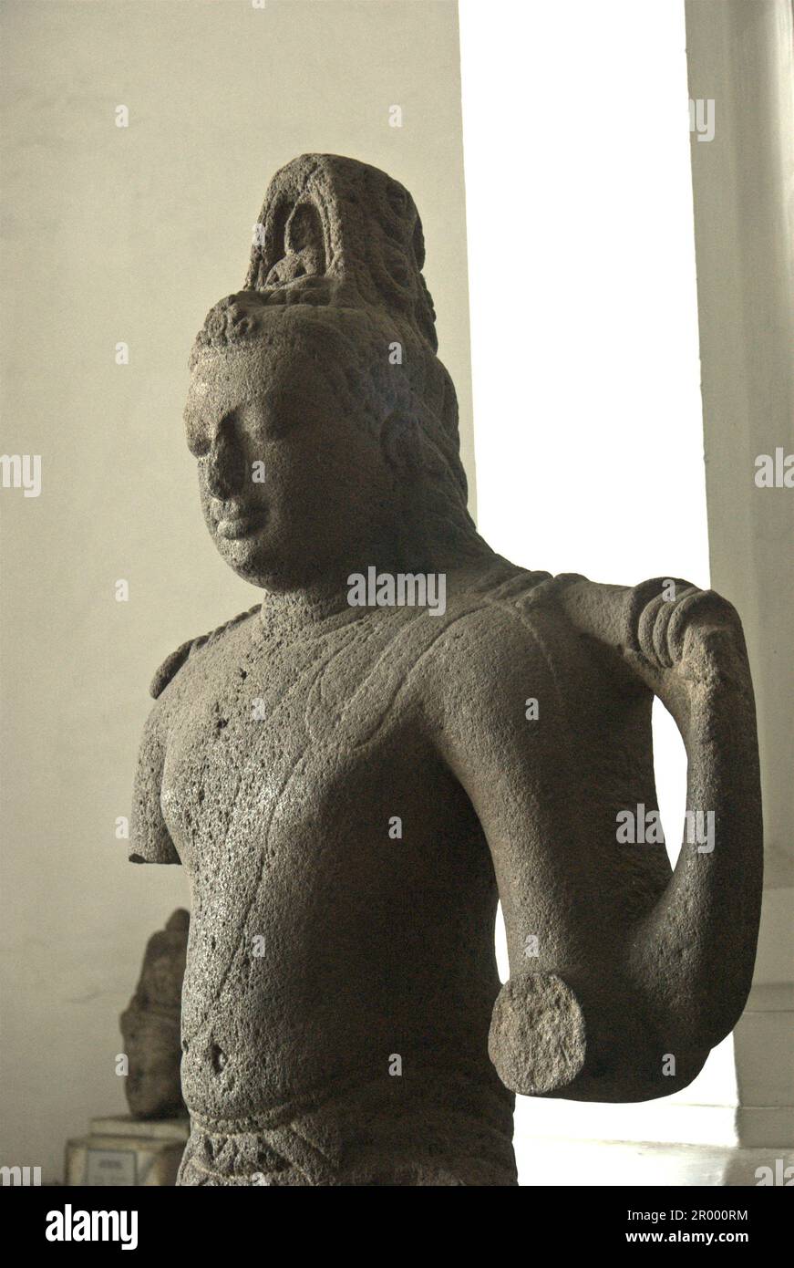 Die Skulptur Bodhisattva Avalokiteshvara aus der Srivijaya-Zeit wird im National Museum of Indonesia in Jakarta, Indonesien, fotografiert. Stockfoto