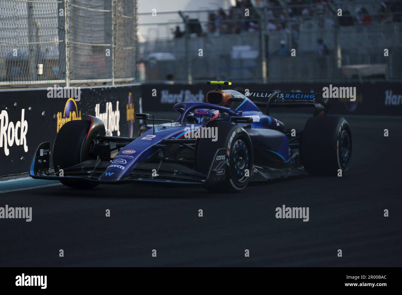 Miami Gardens, Usa. 05. Mai 2023. Amerikanischer Formel-1-Fahrer Logan SarSergeant von Williams Racing in Aktion während der zweiten Trainingssitzung für die Formel-1 Grand Prix​ von Miami am Miami International Autodrome in Miami Gardens, Florida am 5. Mai 2023. Foto: Greg Nash/UPI Credit: UPI/Alamy Live News Stockfoto