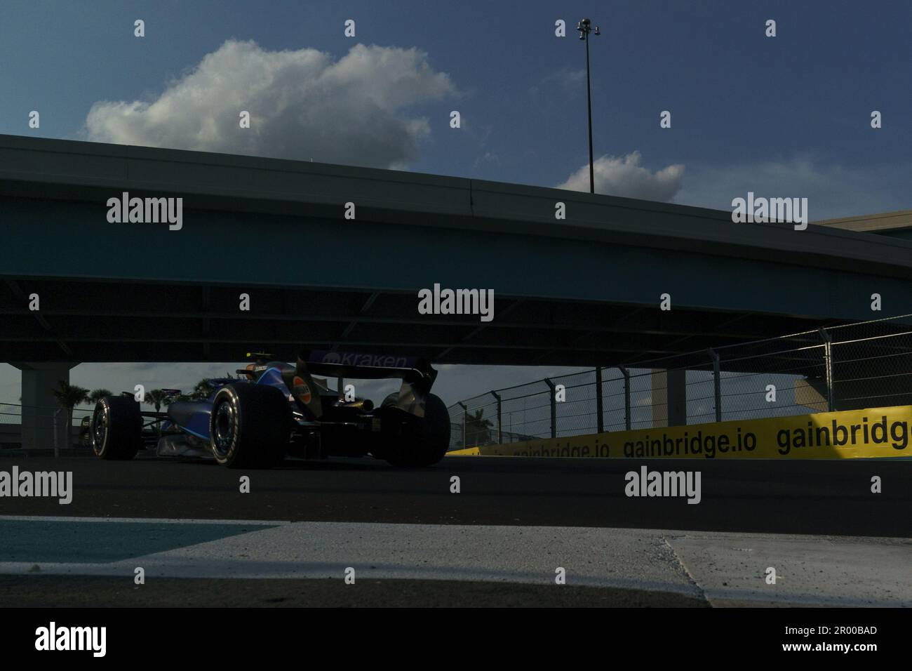 Miami Gardens, Usa. 05. Mai 2023. Amerikanischer Formel-1-Fahrer Logan SarSergeant von Williams Racing in Aktion während der zweiten Trainingssitzung für die Formel-1 Grand Prix​ von Miami am Miami International Autodrome in Miami Gardens, Florida am 5. Mai 2023. Foto: Greg Nash/UPI Credit: UPI/Alamy Live News Stockfoto