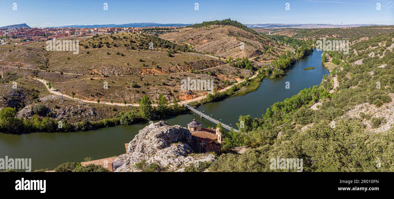 rio Duero y ermita de San Saturio, Soria, Comunidad Autónoma de Castilla, Spanien, Europa Stockfoto