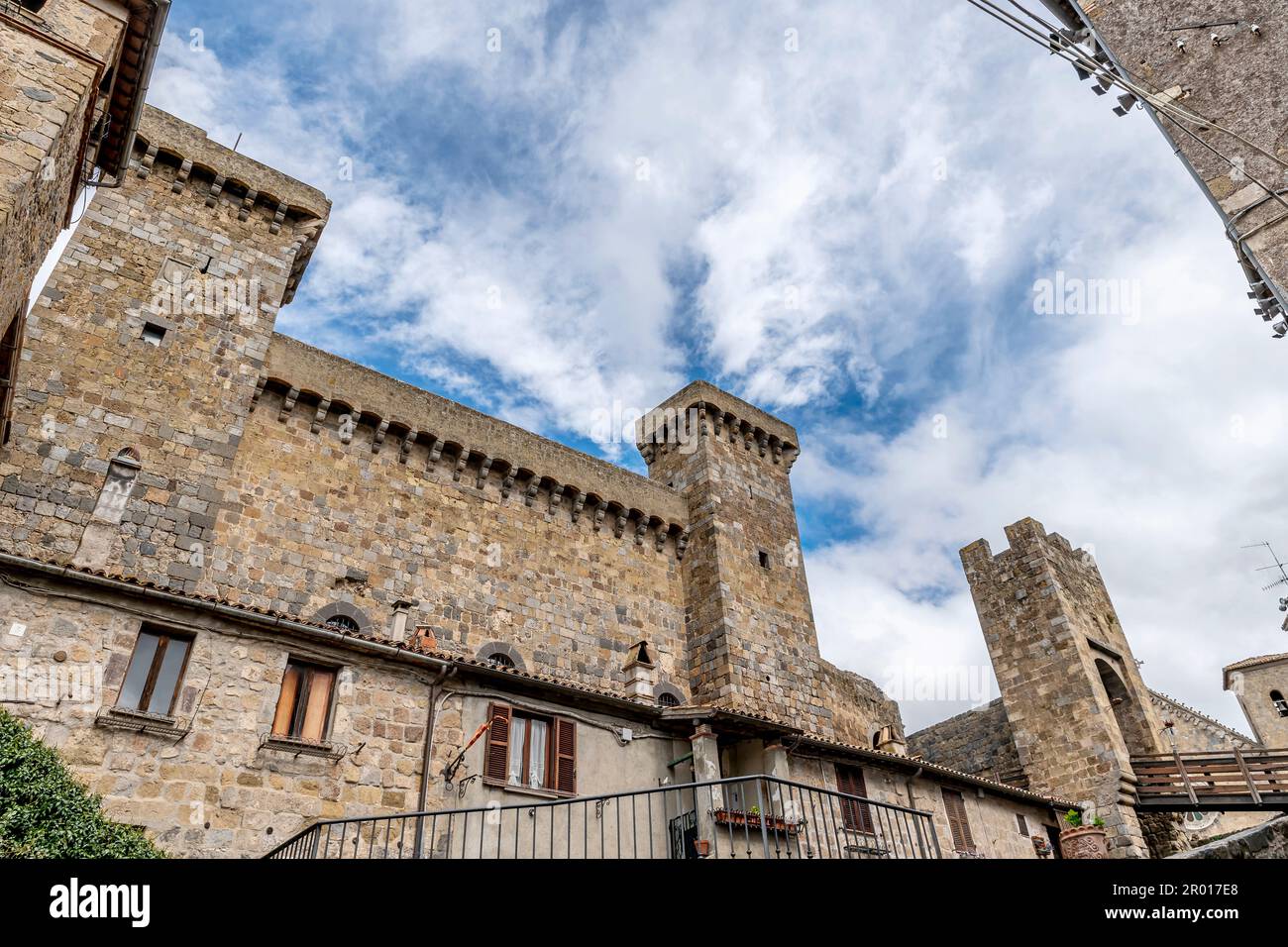 Rocca Monaldeschi della Cervara Festung, Bolsena, Italien, unter einem wunderschönen Himmel Stockfoto