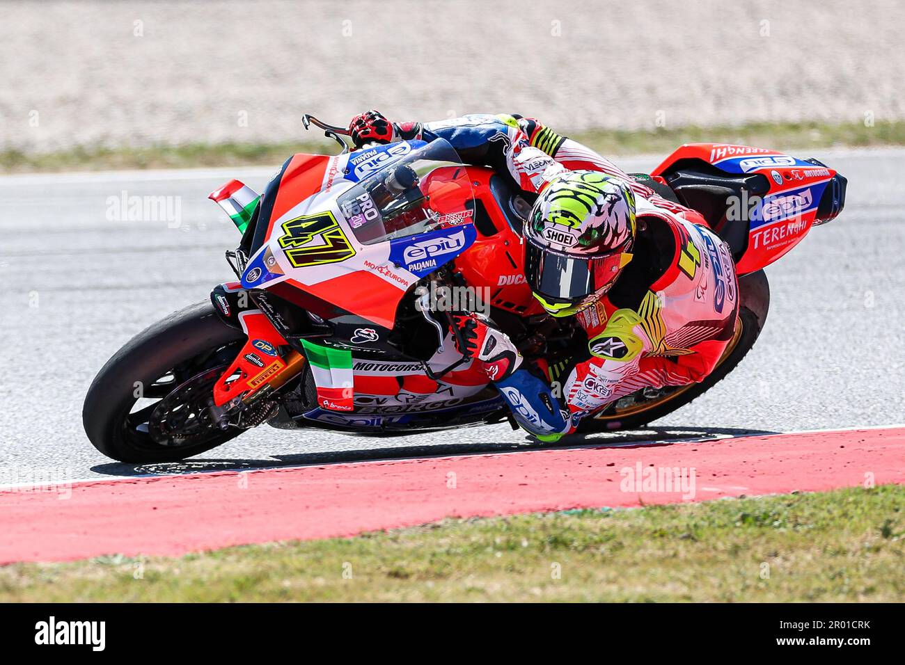 BARCELONA, SPANIEN – MAI 05: Axel Bassani aus Italien, Motocorsa Racing Team mit Ducati Panigale V4R während der MOTUL FIM Superbike World Championship 2023 – Prosecco DOC Catalunya Runde auf dem Circuit de Barcelona-Catalunya am 05. Mai 2023 in Barcelona, Spanien Stockfoto