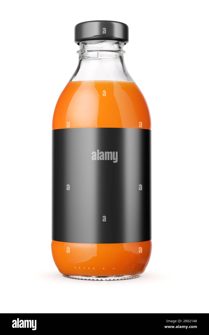 Karottensaft in einer Flasche mit schwarzem Etikett, isoliert auf weißem Hintergrund. Stockfoto