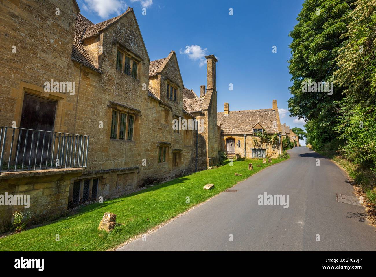Snowshill Manor von der Straße durch Snowshill Village, Cotswolds, Gloucestershire, England Stockfoto