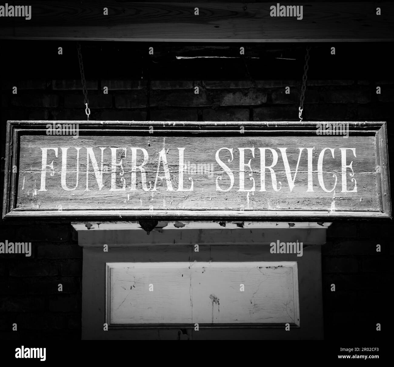 Vintage Funeral Service Kartell aus Holz. Gut für Konzepte Stockfoto