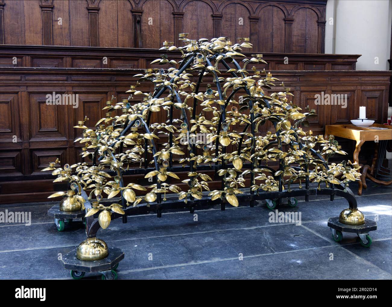 Ein brennender Busch voller Kerzen in der Westerkerk Kirche in Amsterdam, holland Stockfoto