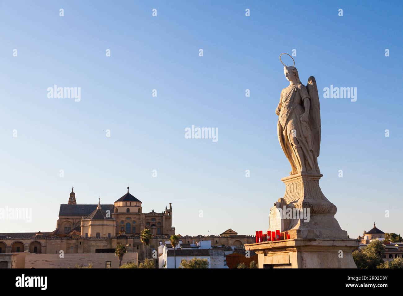 Cordoba-Brücke in Spanien - Detail der katholischen statue Stockfoto