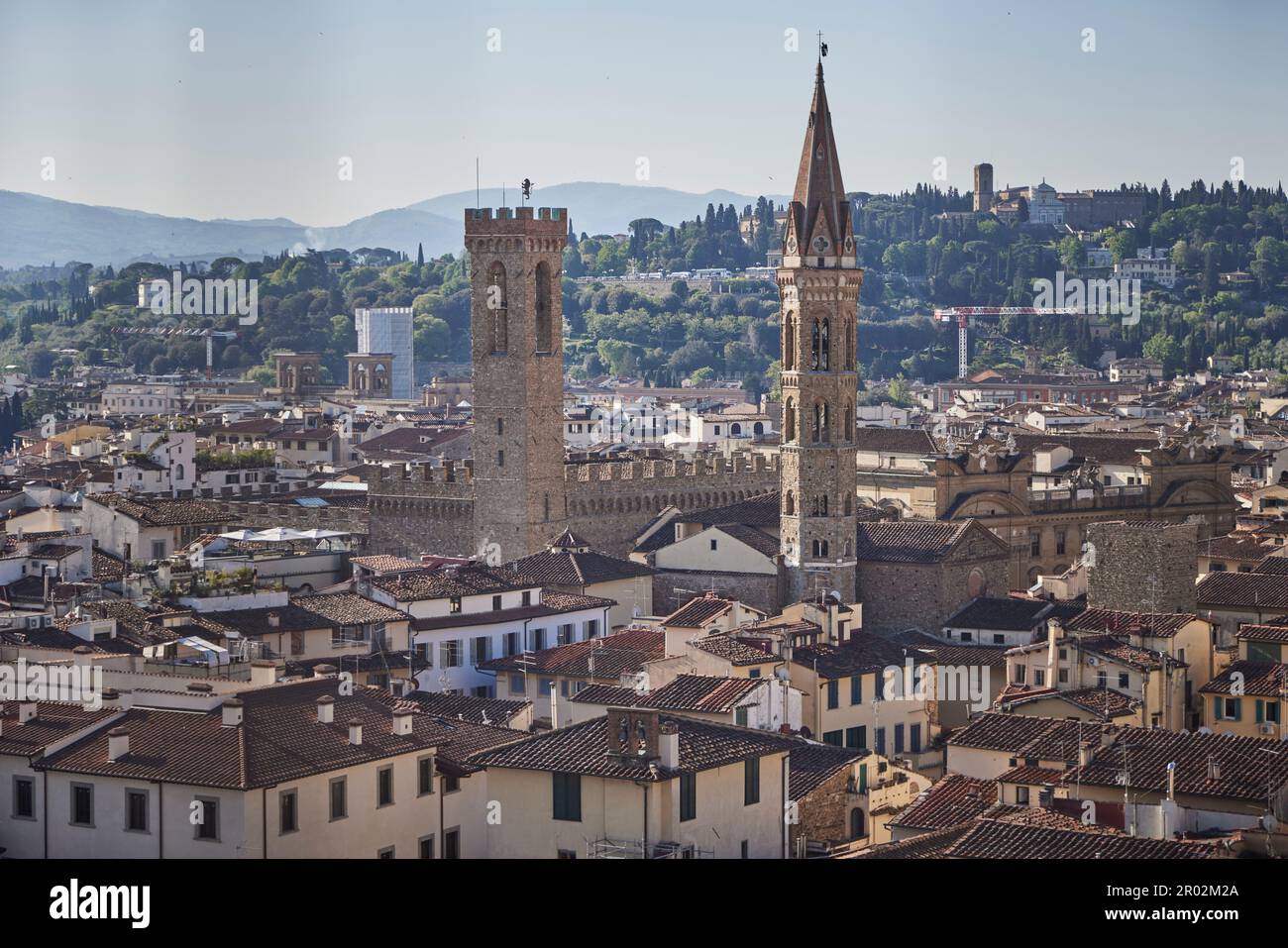 Die Glockentürme Bargello und Badia Fiorentina, die Kirche Santa Croce, Florenz, Florenz, Florenz, Italia, Europa. 2023 Stockfoto