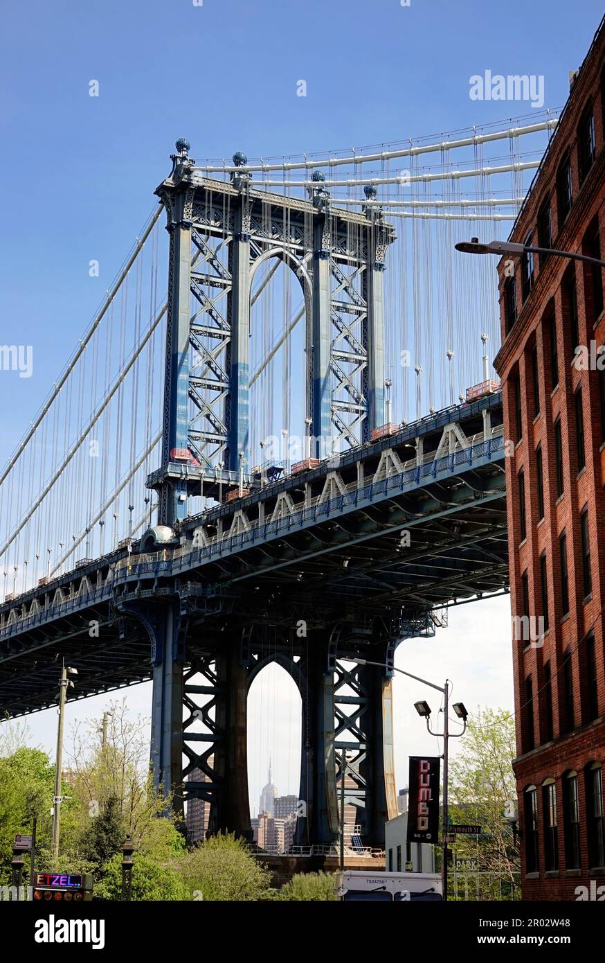 Blick auf die berühmte Manhattan Bridge von der Washington Street Stockfoto