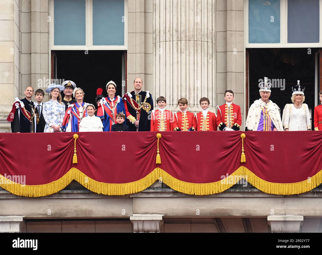 London, Großbritannien. 06. Mai 2023. London, Großbritannien. 6. Mai 2023 König Charles, Königin Camilla, Prinz von Wales, Prinzessin von Wales, Prinz Louis, Prinzessin Charlotte, Prinz George, Sophie, Gräfin von Wessex, Prinz Edward, Herzog von Edinburgh, Lady Louise Mountbatten-Windsor James Mountbatten-Windsor, Earl of Wessex, Prinzessin Anne, Princess Royal erscheinen auf dem Balkon des Buckingham-Palastes während der Krönung von König Charles. Kredit: Doug Peters/Alamy Live News Stockfoto