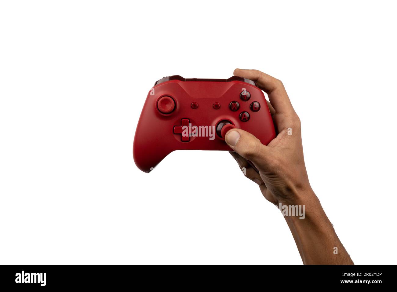 Männliche Hand mit einem roten Controller auf weißem Hintergrund isoliert Stockfoto