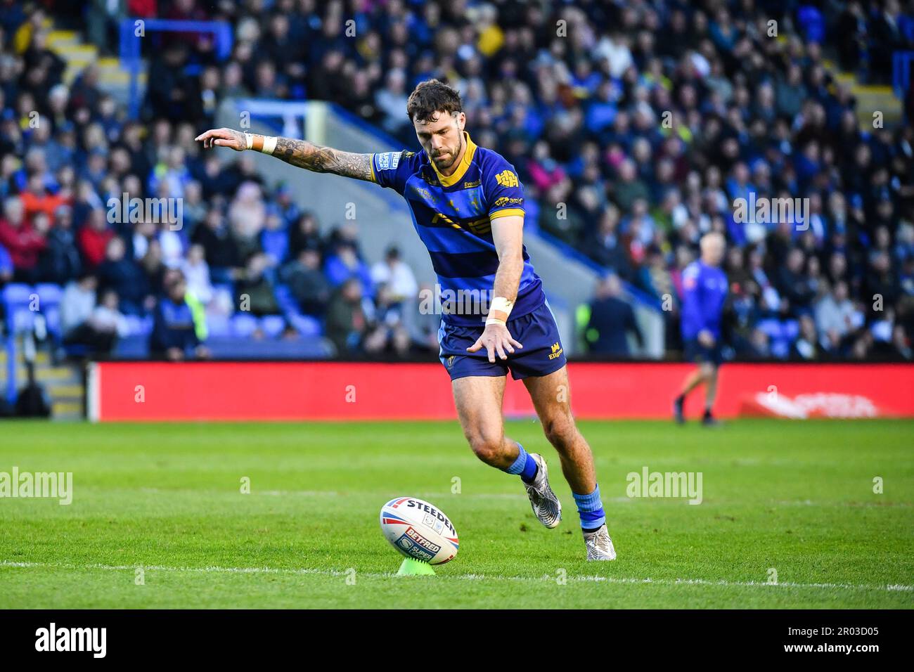 Warrington, England - 5. Mai 2023 - Rugby League Betfred Super League Runde 11, Warrington Wolves gegen Wakefield Trinity im Halliwell Jones Stadium, Warrington, UK Wakefield Trinity's will Dagger Kicks. Stockfoto