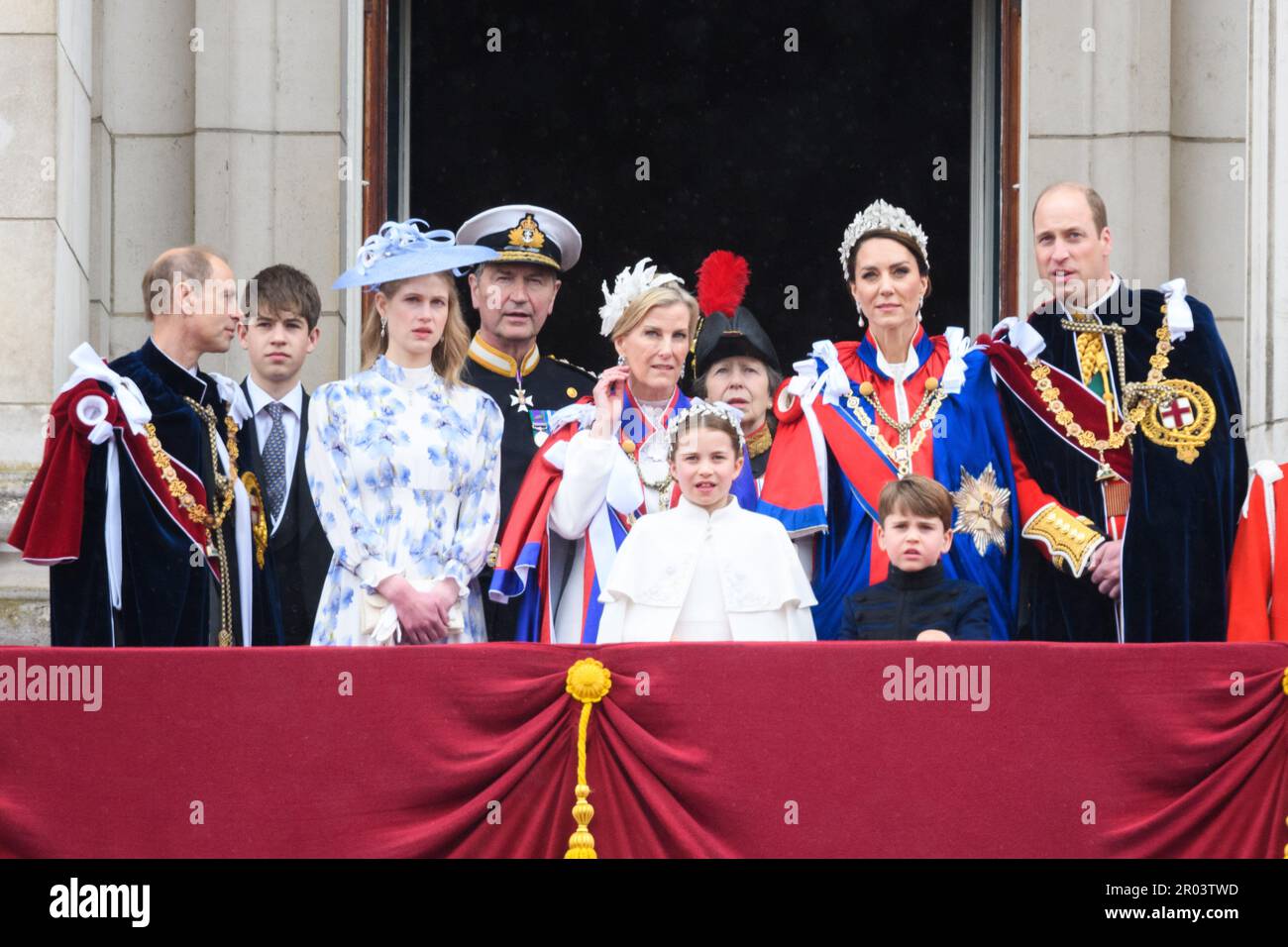 London, Großbritannien. 6. Mai 2023. Der Herzog von Edinburgh, der Graf von Wessex, Lady Louise Windsor, Vizeadmiral Timothy Laurence, die Herzogin von Edinburgh, Prinzessin Charlotte, Prinzessin Royal, Prinzessin von Wales, Prinzessin Louis und Prinz von Wales auf dem Balkon des Buckingham Palace, London, nach der Krönungszeremonie. Foto: Samstag, 6. Mai 2023. Der Bildausdruck sollte lauten: Credits: Matt Crossick/Alamy Live News Stockfoto