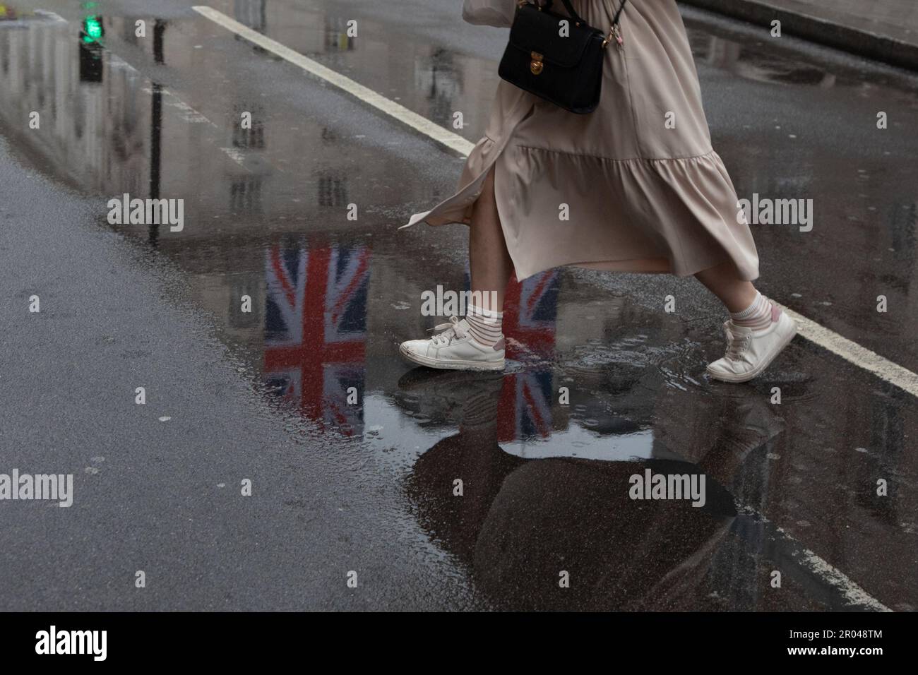 London, Großbritannien. 6. Mai 2023 Regen am Tag der Krönung von König Karl III. Und Königin Camilla in London. Kredit: Kiki Streitberger / Alamy Live News Stockfoto
