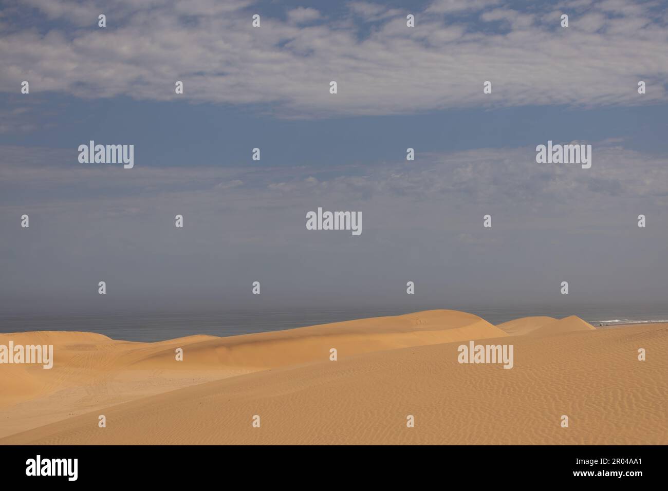 Malerischer Blick auf die namib-Wüste mit dem atlantischen Ozean im Hintergrund Stockfoto