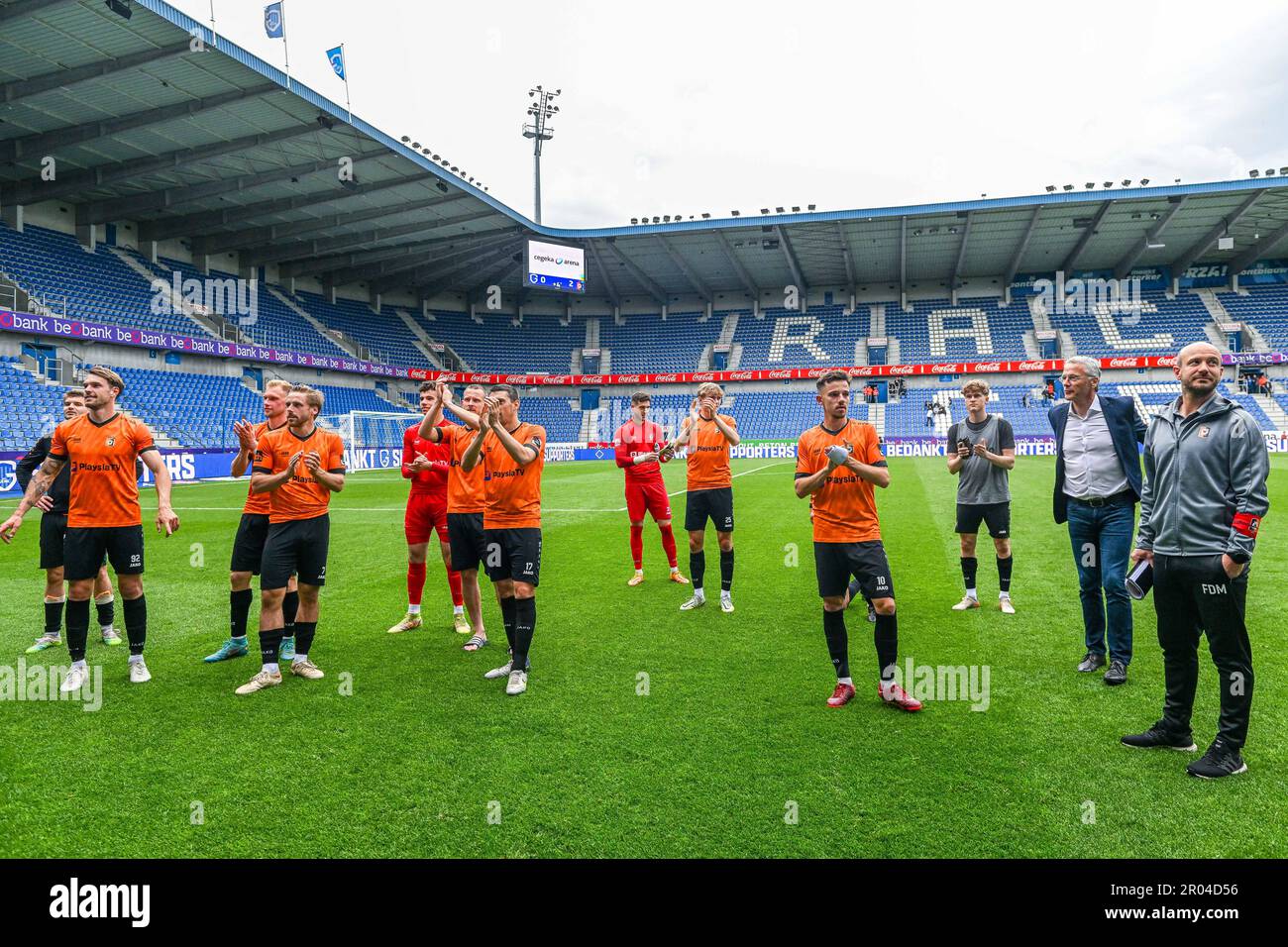 Team Deinze , das nach einem Fußballspiel zwischen Jong Genk und KMSK Deinze während des 7 . Spieltags im Rahmen der Challenger Pro League Relegation Play-offs für die Saison 2022-2023 am Samstag , dem 6 . Mai 2023 in Genk , Belgien , ins Bild gesetzt wurde . FOTO SPORTPIX | Stijn Audooren Stockfoto