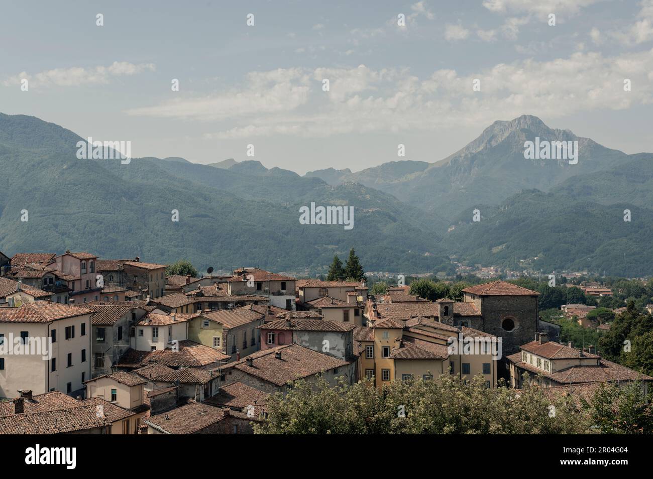 Castelnuovo di Garfagnana, Lucca, Toskana (Italien). Panorama der Berge und mittelalterlichen Dörfer Stockfoto