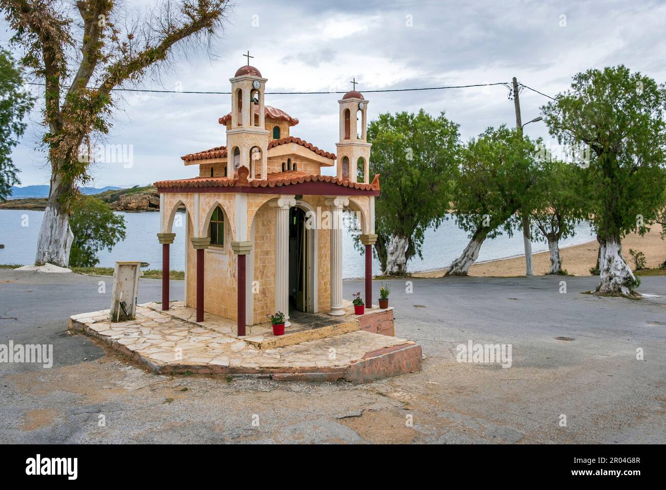 Die wunderschöne kleine Kirche in der Nähe des Strandes am Agii Apostoli in der Nähe von Chania, Kreta, Griechenland Stockfoto