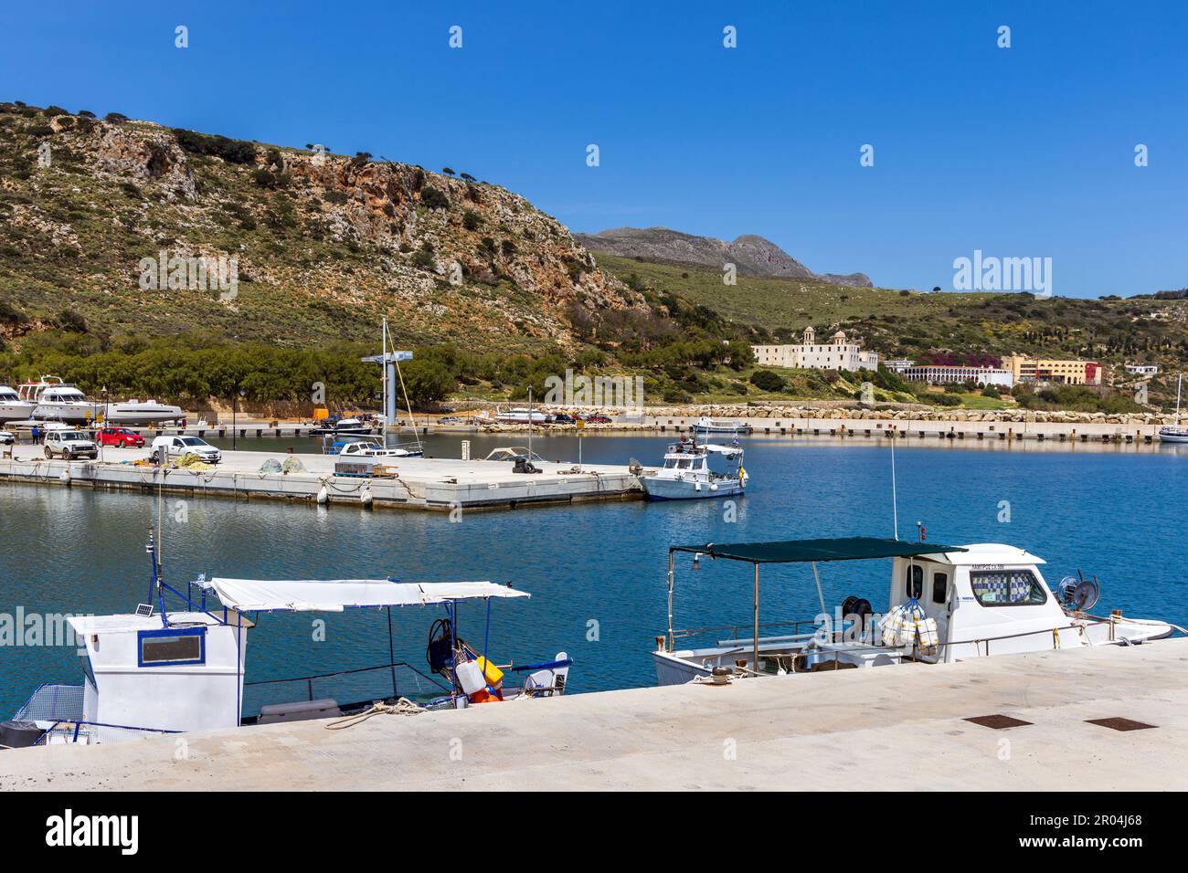 Der Hafen von Kolymvari, eine Küstenstadt auf Kreta, Griechenland. Stockfoto