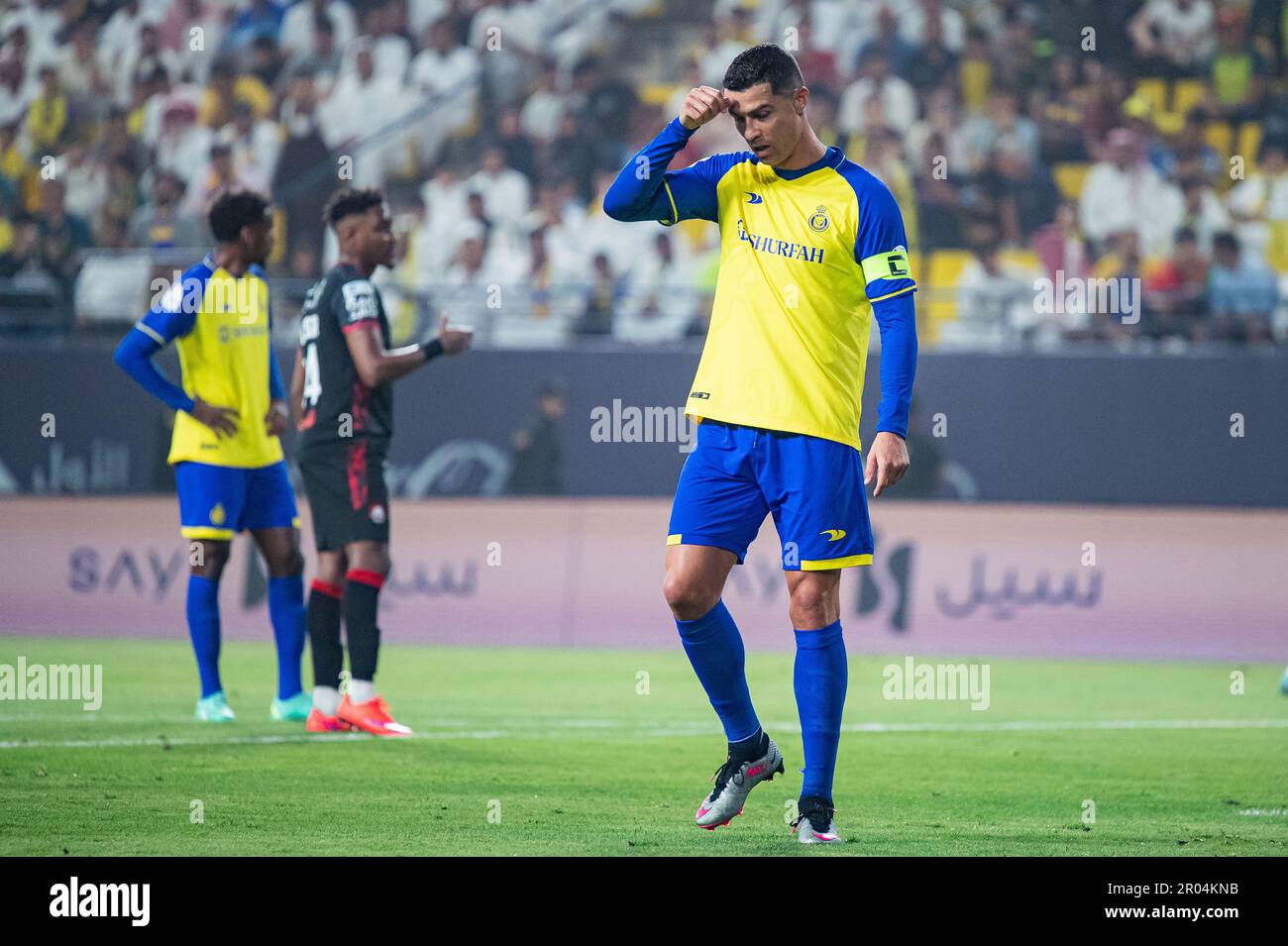 Cristiano Ronaldo vom FC Al-Nassr reagiert auf den FC Al-Raed während des SAFF Roshn Saudi Pro League 2023-24 Match Day 24 im Al-Awwal Park Stadium am 29. April 2023 in Riad, Saudi-Arabien. Foto: Victor Fraile / Power Sport Images Stockfoto