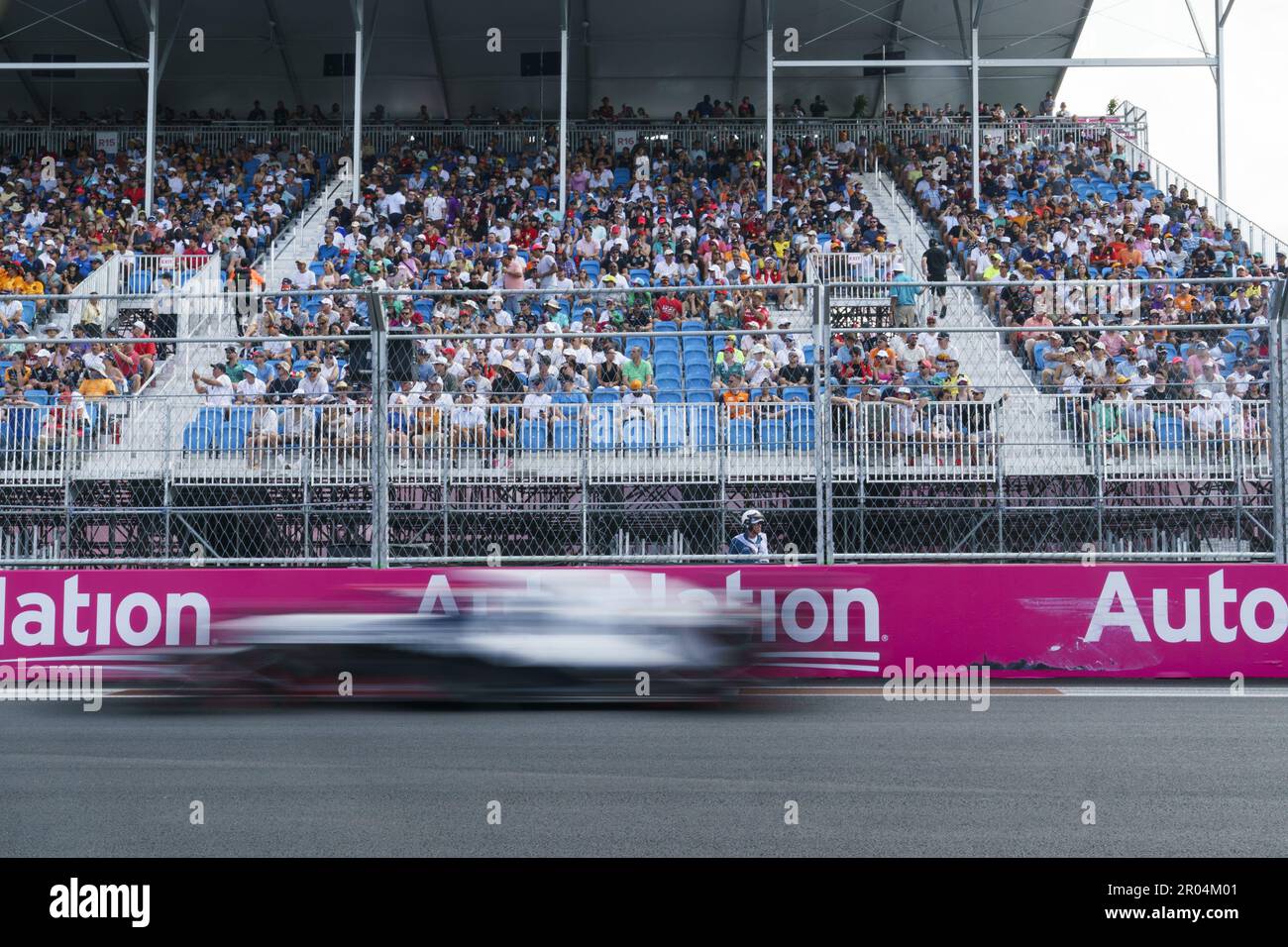 Miami Gardens, Usa. 06. Mai 2023. Am Samstag, den 6. Mai 2023, qualifizieren sich die Fans beim Formel 1 Grand Prix​ von Miami im Miami International Autodrome in Miami Gardens, Florida. Foto: Greg Nash/UPI Credit: UPI/Alamy Live News Stockfoto