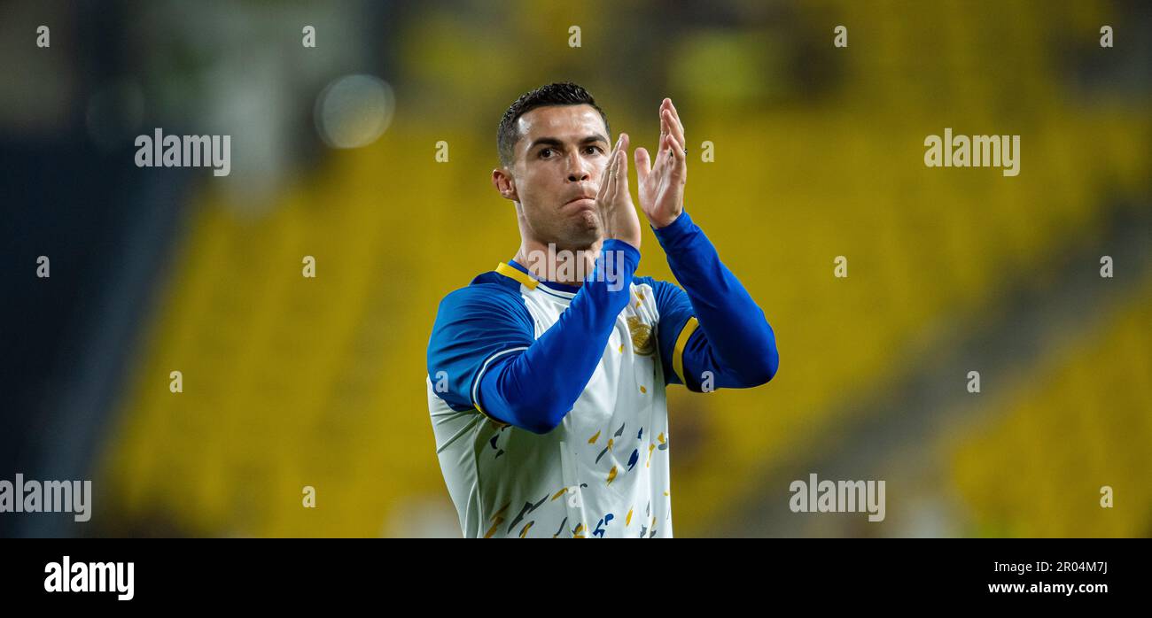 Cristiano Ronaldo vom FC Al-Nassr winkt gegen den FC Al-Raed während des SAFF Roshn Saudi Pro League 2023-24 Match Day 24 im Al-Awwal Park Stadium am 29. April 2023 in Riad, Saudi-Arabien. Foto: Victor Fraile / Power Sport Images Stockfoto