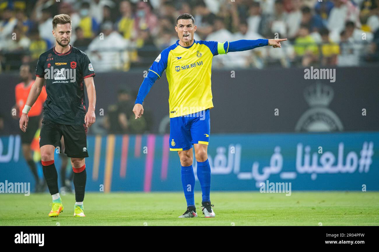 Cristiano Ronaldo vom FC Al-Nassr Gesten gegen den FC Al-Raed während des SAFF Roshn Saudi Pro League 2023-24 Match Day 24 im Al-Awwal Park Stadium am 29. April 2023 in Riad, Saudi-Arabien. Foto: Victor Fraile / Power Sport Images Stockfoto