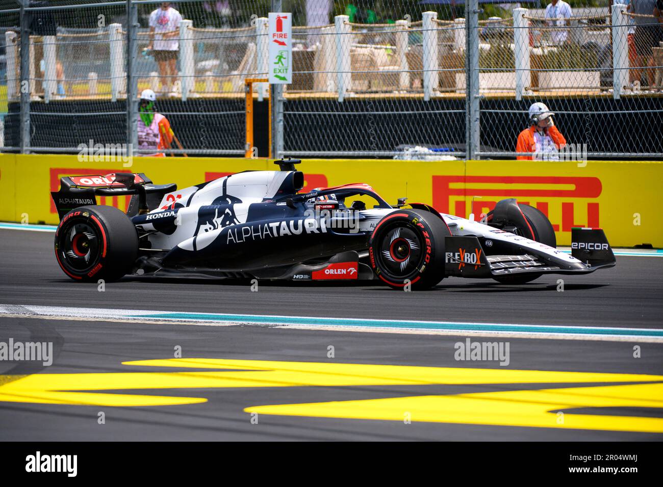 6. Mai 2023: Miami International Autodrome, Miami Gardens, Florida, USA: Formel 1 Crypto.com Miami Grand Prix 2023: Qualifikationstag: Nyck De Vries Fahrt mit dem Auto Nr. 21 Scuderia AlphaTauri auf der Rennstrecke während der FP3. Sitzung Stockfoto