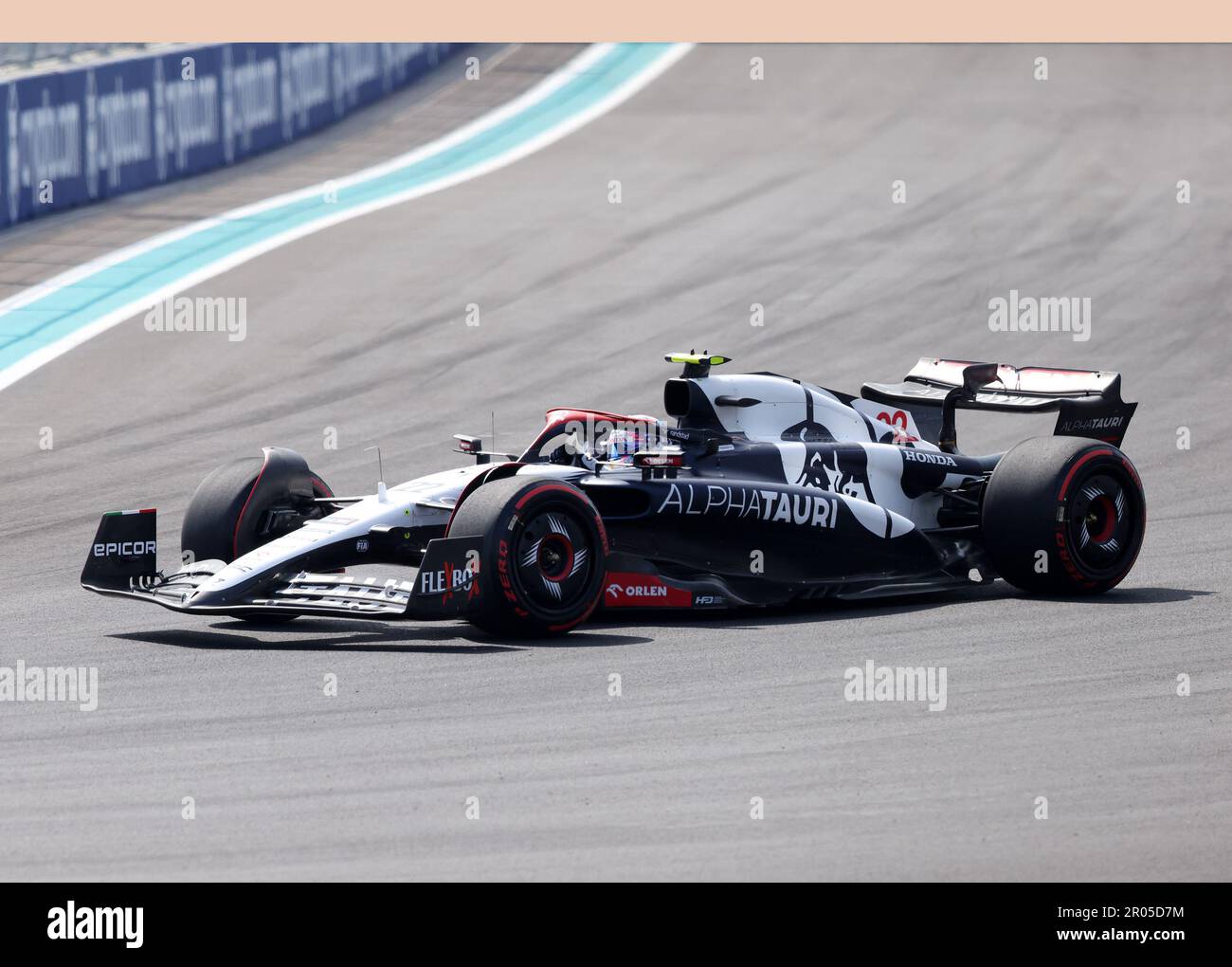 Miami, Vereinigte Staaten Von Amerika. 06. Mai 2023. MIAMI GARDENS, FLORIDA - MAI 6: Fahrer Yuki Tsunnoda aus scuderia Alpha Tauri Team fährt während der Qualifikationssitzung vor dem Grand Prix F1 von Miami am Miami International Autodrome am 6. Mai 2023 in Miami Gardens, Florida, USA. (Foto: Alberto E. Tamargo/Sipa USA) Guthaben: SIPA USA/Alamy Live News Stockfoto