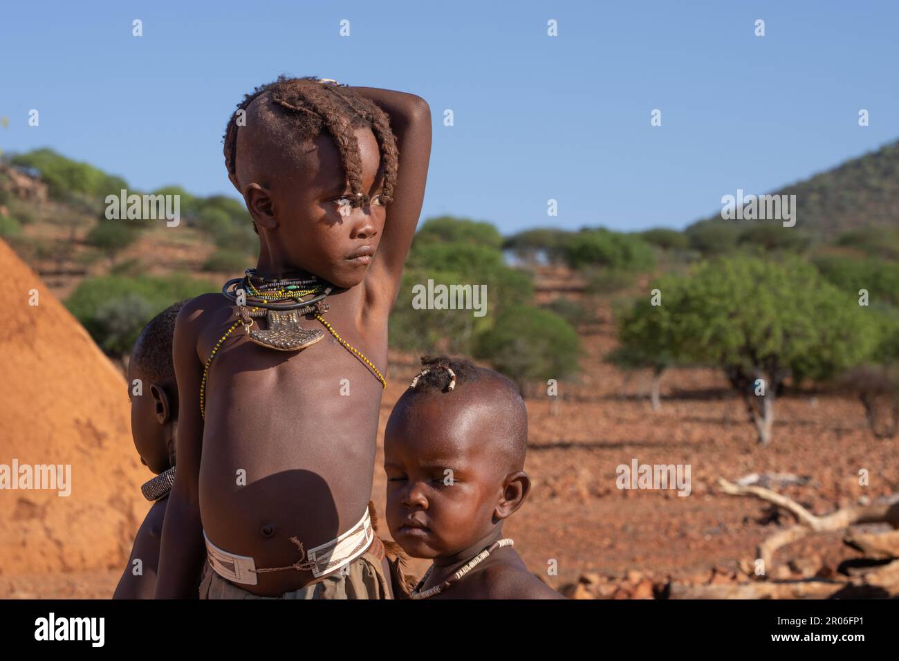 Himba-Menschen in Namibia Stockfoto