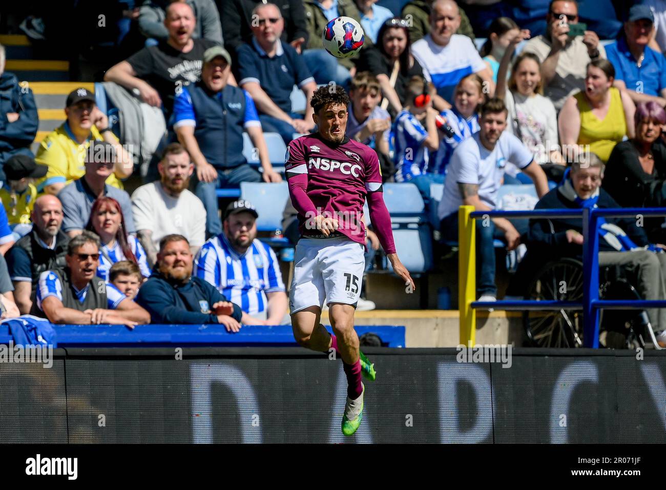 Sheffield, Großbritannien. 07. Mai 2023. Haydon Roberts #15 von Derby County führt den Ball beim Sky Bet League 1 Spiel Sheffield Wednesday vs Derby County in Hillsborough, Sheffield, Großbritannien, 7. Mai 2023 (Foto von Ben Roberts/News Images) in Sheffield, Großbritannien, am 5./7. Mai 2023. (Foto: Ben Roberts/News Images/Sipa USA) Guthaben: SIPA USA/Alamy Live News Stockfoto