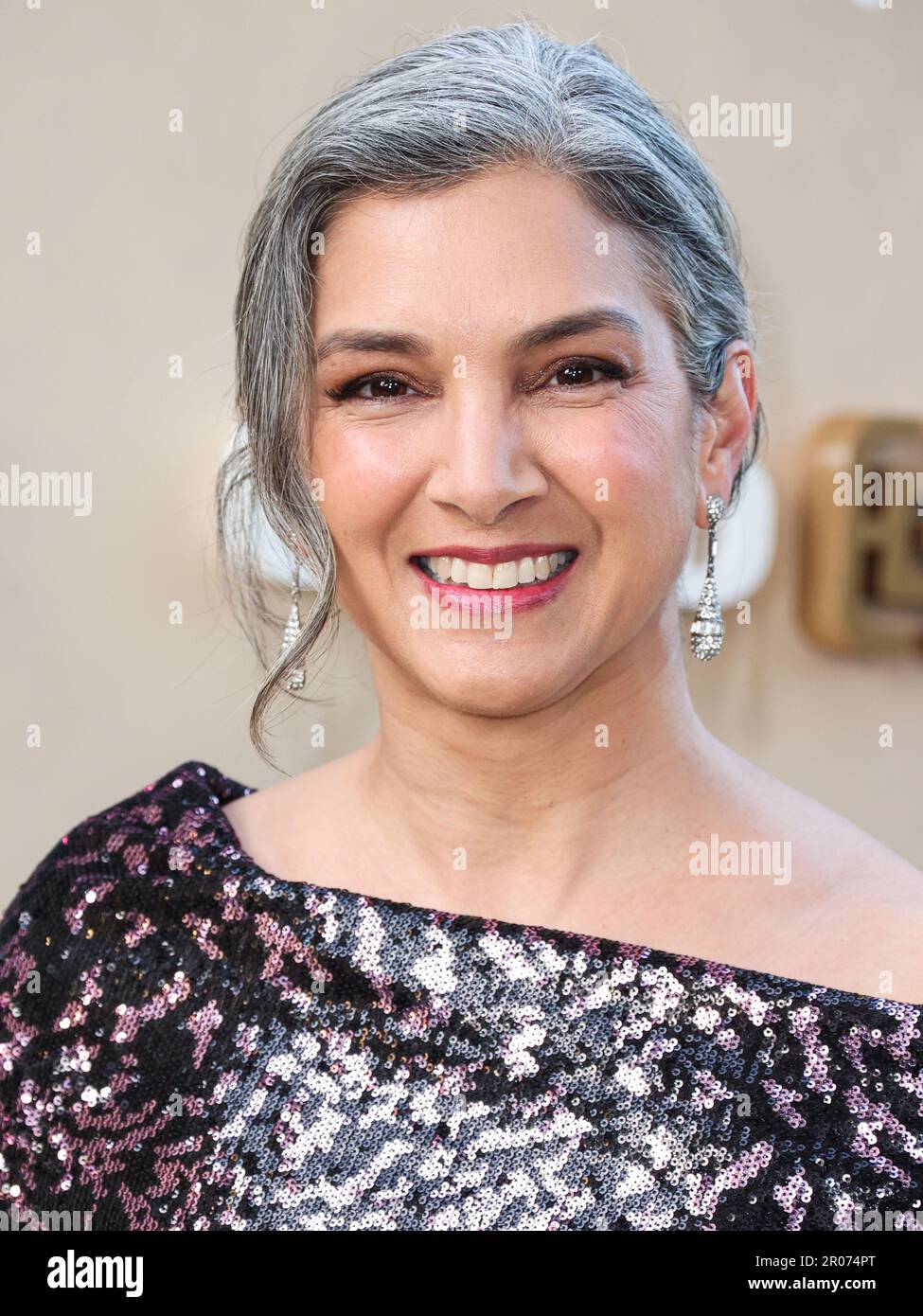 LOS ANGELES, KALIFORNIEN, USA - MAI 06: Herausgeber des amerikanischen Magazins und fünfte Chefredakteurin des Vanity Fair Magazins Radhika Jones trifft am 6. Mai 2. 2023 auf der Gold House Annual Gold Gala 2023 im Music Center in Los Angeles, Kalifornien, USA ein. (Foto von Xavier Collin/Image Press Agency) Stockfoto