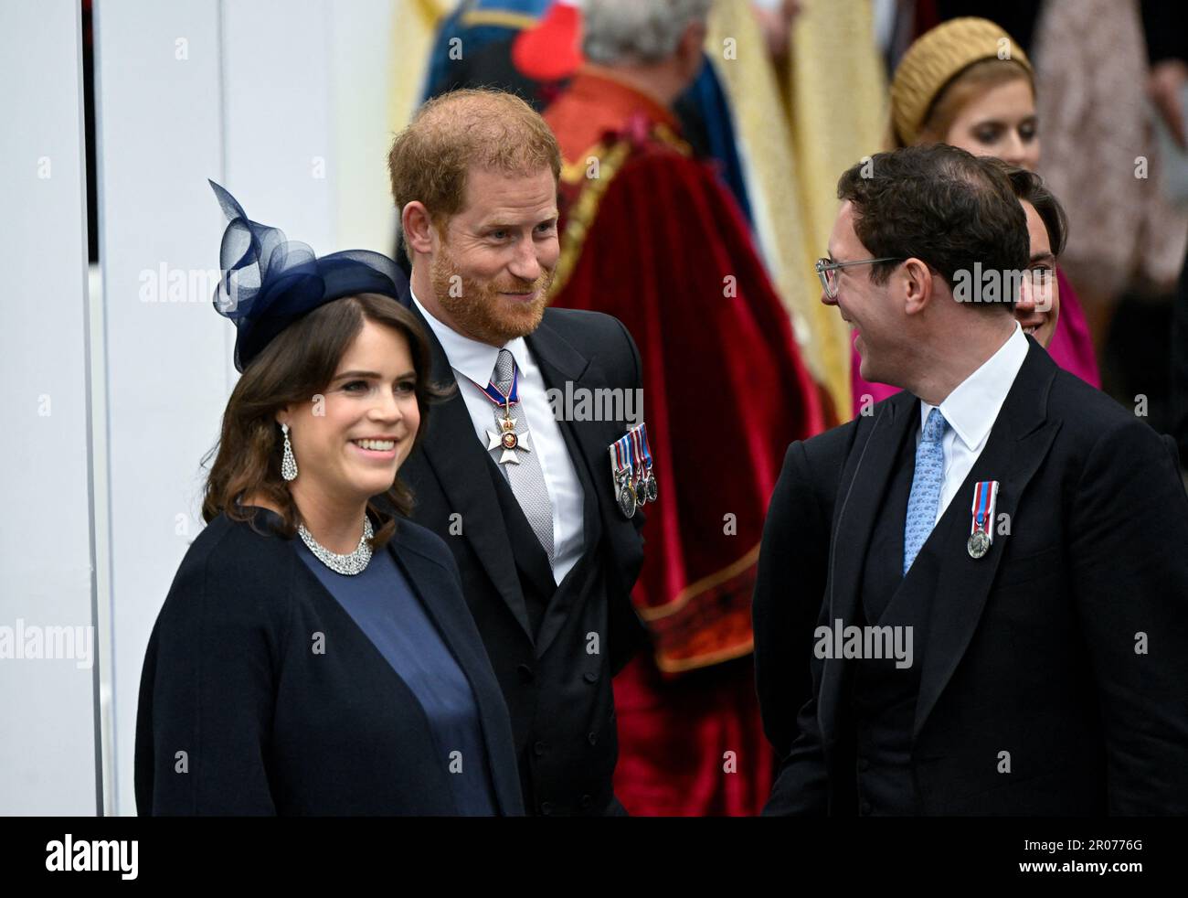 Der Herzog von Sussex (Zentrum) Prinzessin Eugenie und Jack Brooksbank verlassen Westminster Abbey nach der Krönungszeremonie von König Karl III. Und Königin Camilla im Zentrum von London. Foto: Samstag, 6. Mai 2023. Stockfoto