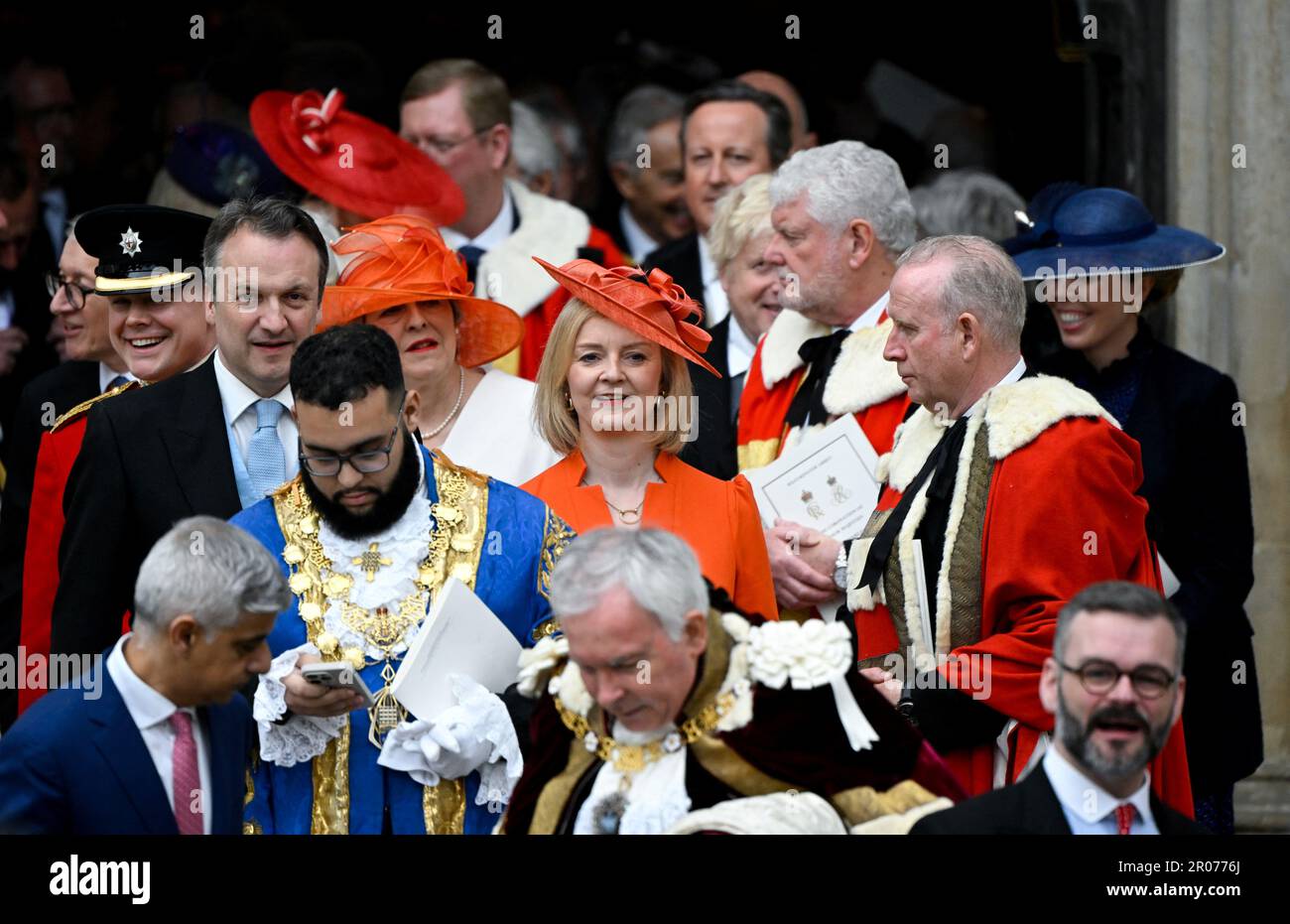 Die ehemalige Premierministerin Liz Truss und ihr Ehemann Hugh O'Leary verlassen Westminster Abbey nach der Krönungszeremonie von König Karl III. Und Königin Camilla im Zentrum von London. Foto: Samstag, 6. Mai 2023. Stockfoto