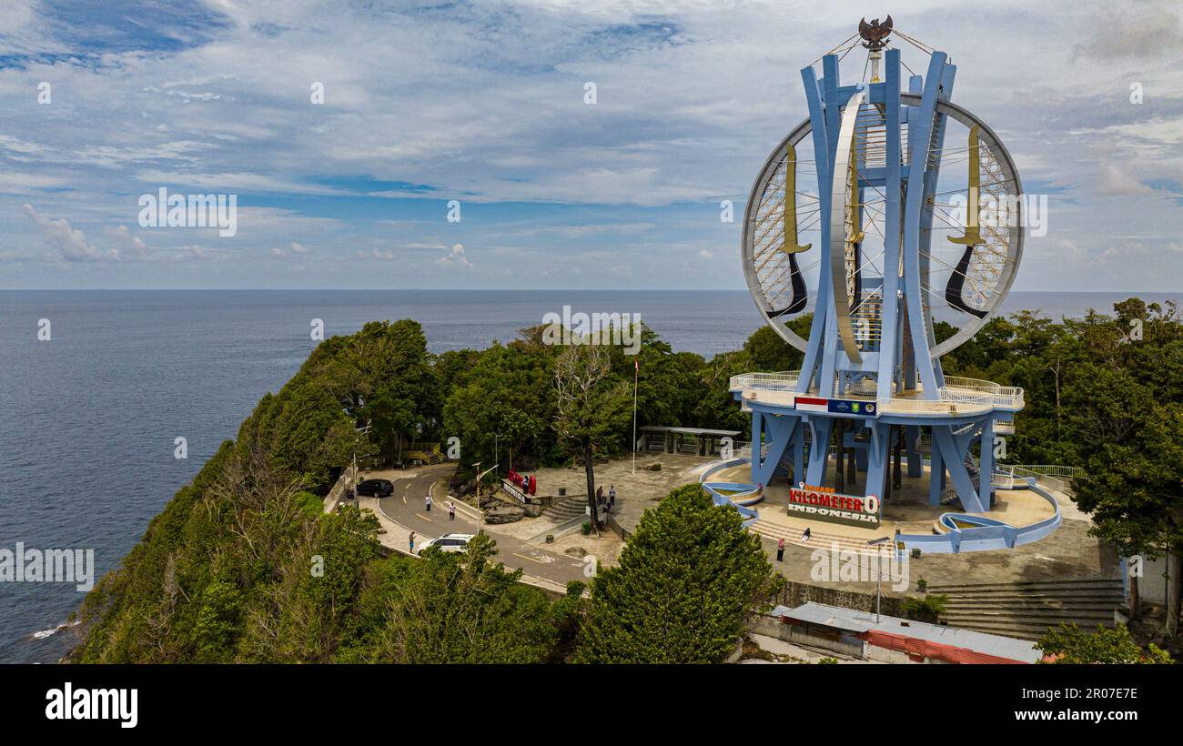 Luftaufnahme des Zero-Kilometern-Wahrzeichens Indonesiens, der Insel Weh, Sabang, Indonesien. Stockfoto