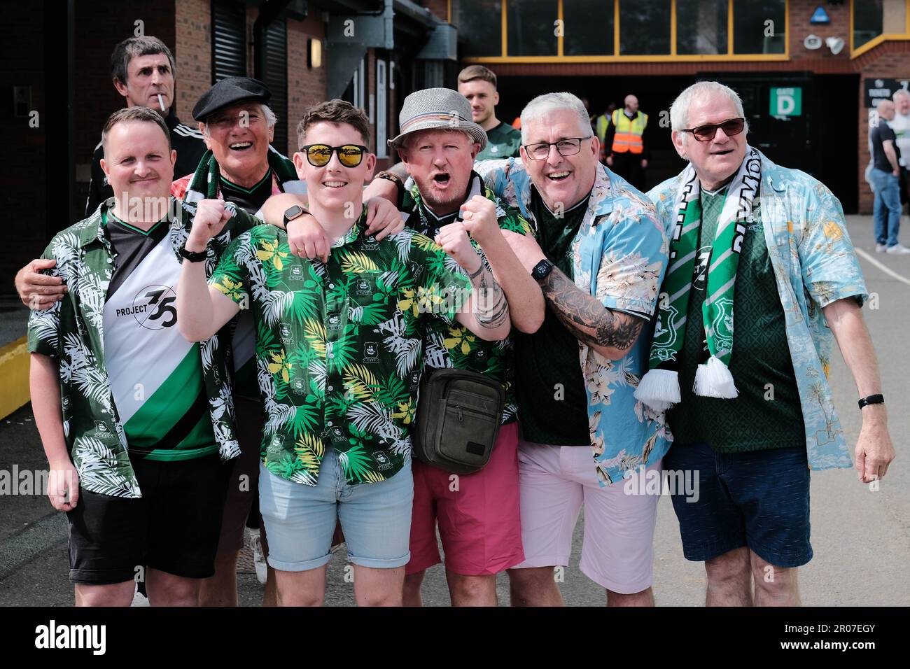 Port Vale FC, Stoke on Trent, Großbritannien. 7. Mai 2023 Plymouth Argyle-Fans feiern die Promotion als Champions der EFL Sky Bet League One mit einem Sieg von 1-3 über Port Vale im Vale Park, Stoke on Trent. Kredit: Mark Lear / Alamy Live News Stockfoto
