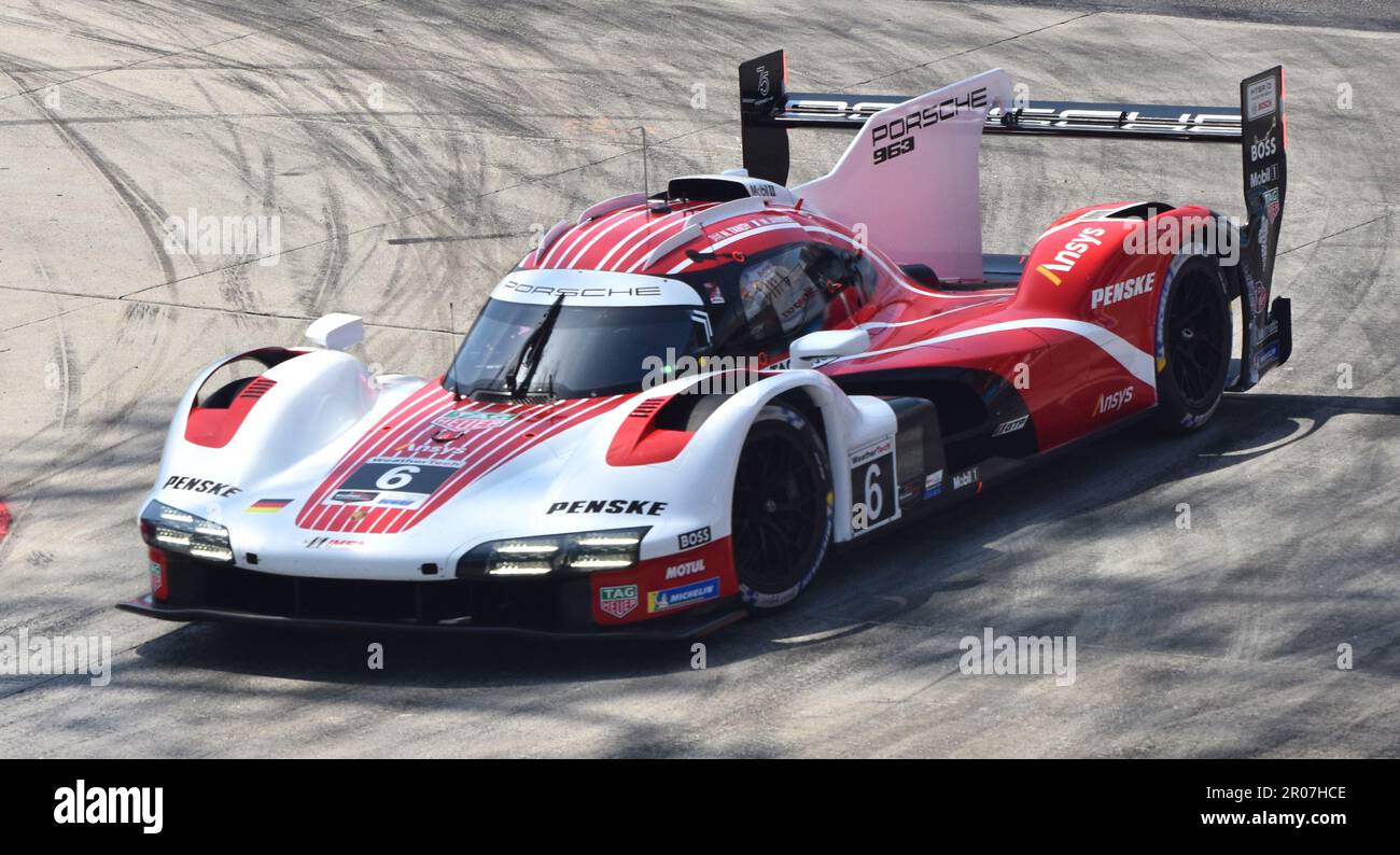 Porsche Penske Motorsports Nr. 6 beim IMSA-Rennen im Long Beach Grand Prix, einem Porsche 963, gefahren von Nick Tandy und Mathieu Jaminet. Stockfoto