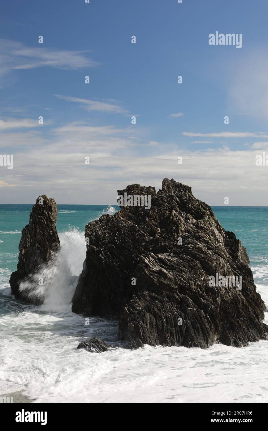 Vawes auf dem italienischen Meer Stockfoto