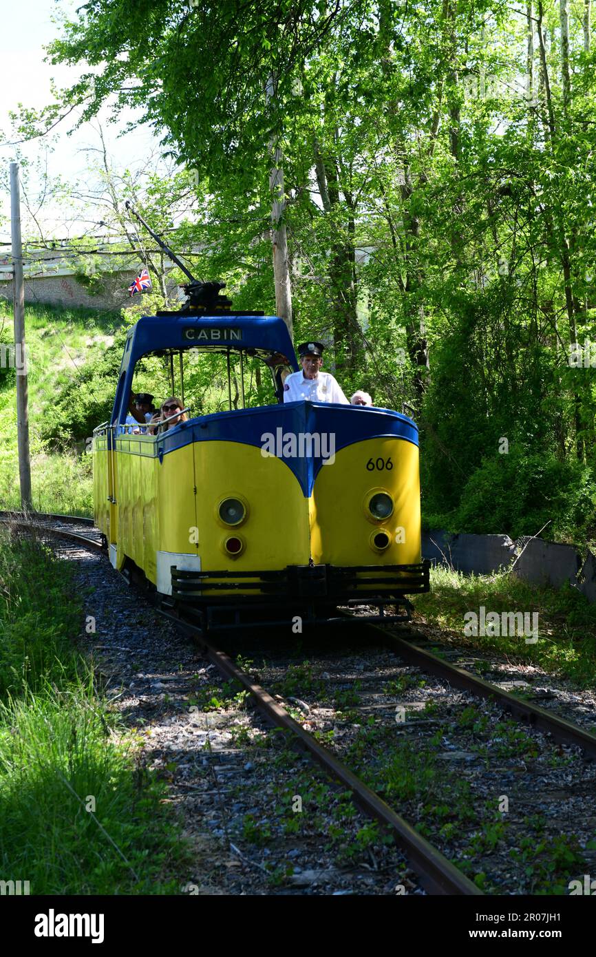 Vereinigte Staaten Maryland Colesville Montgomery County National Capital Trolley Museum - Straßenbahnpassagiere in einer Bootsbahn Stockfoto