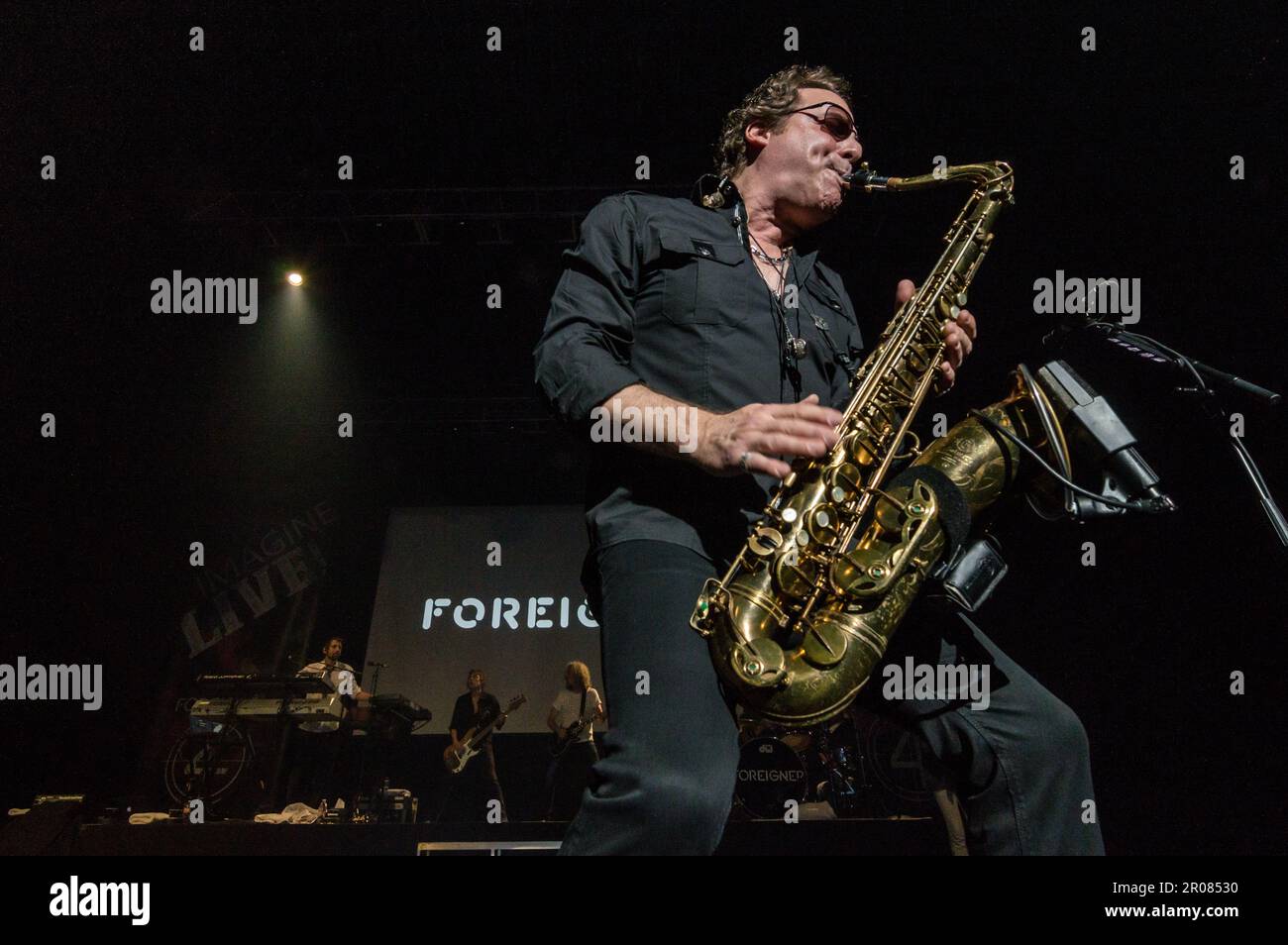 12. April 2015, Las Vegas, Nevada: Der SAX-Spieler Thom Gimbel nimmt während einer Firmenshow mit Ausländern ein Solo auf. Stockfoto