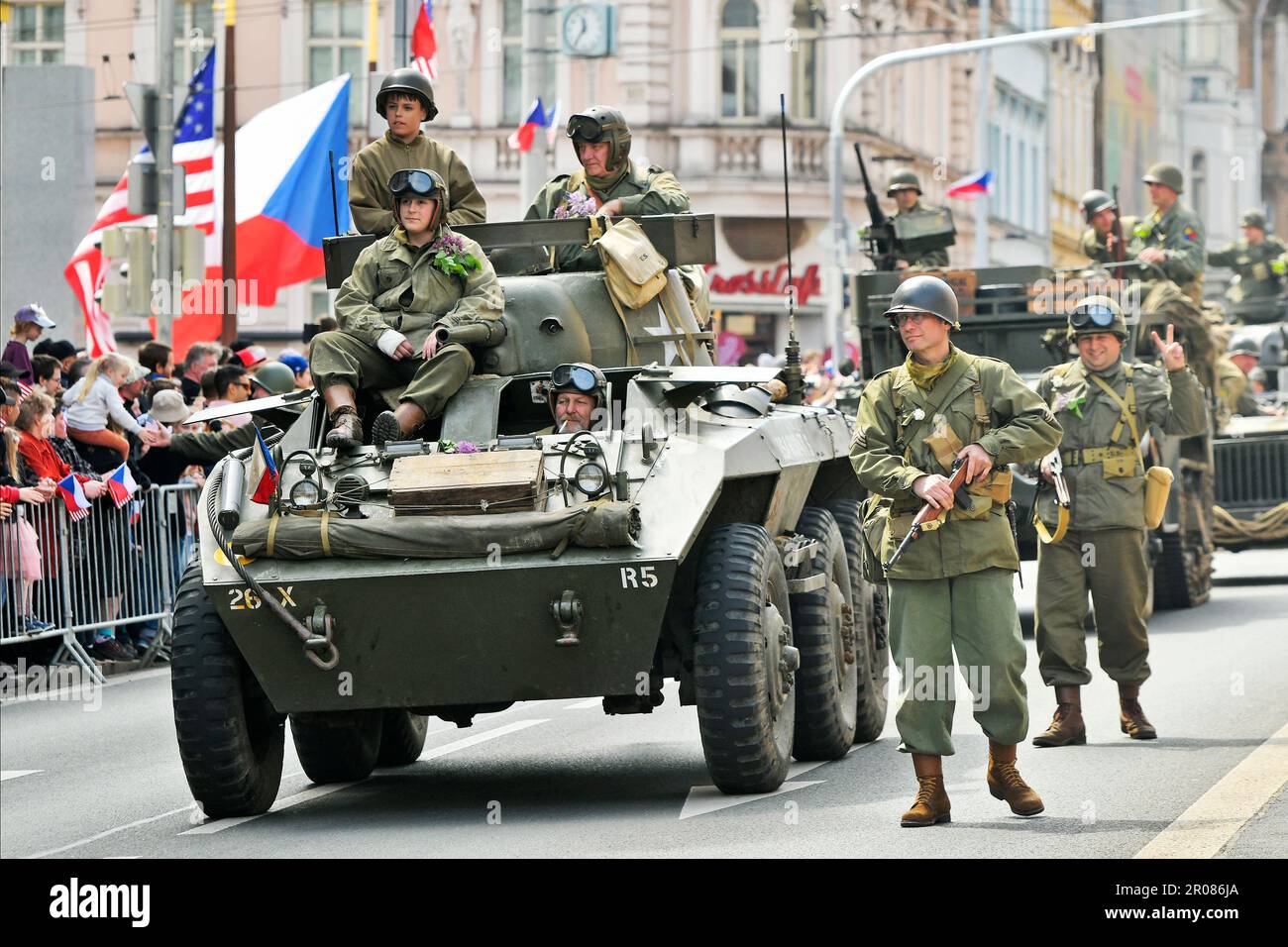 Pilsen, Tschechische Republik. 07. Mai 2023. Das viertägige Freiheitsfestival, die größte Feier des Endes des Zweiten Weltkriegs in der Tschechischen Republik. Zehntausende von Menschen aus der Tschechischen Republik und dem Ausland kommen jedes Jahr zu den Maifeiern nach Pilsen, um den Freiheitskonvoi zu sehen - Militärhistorische Fahrzeuge und Ausrüstung, die bis 1945 in den USA, Kanada und Großbritannien hergestellt wurden, (Fahrzeuge der westlichen Alliierten), Tschechische Republik, Mai 7, 2023. Kredit: Miroslav Chaloupka/CTK Photo/Alamy Live News Stockfoto